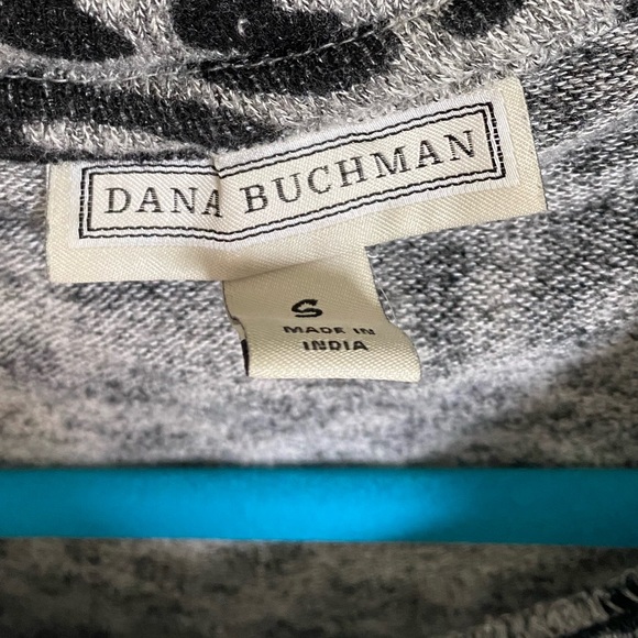 Dana Buchman Women’s Gray Leopard Print Turtleneck Sweater - Picture 3 of 5